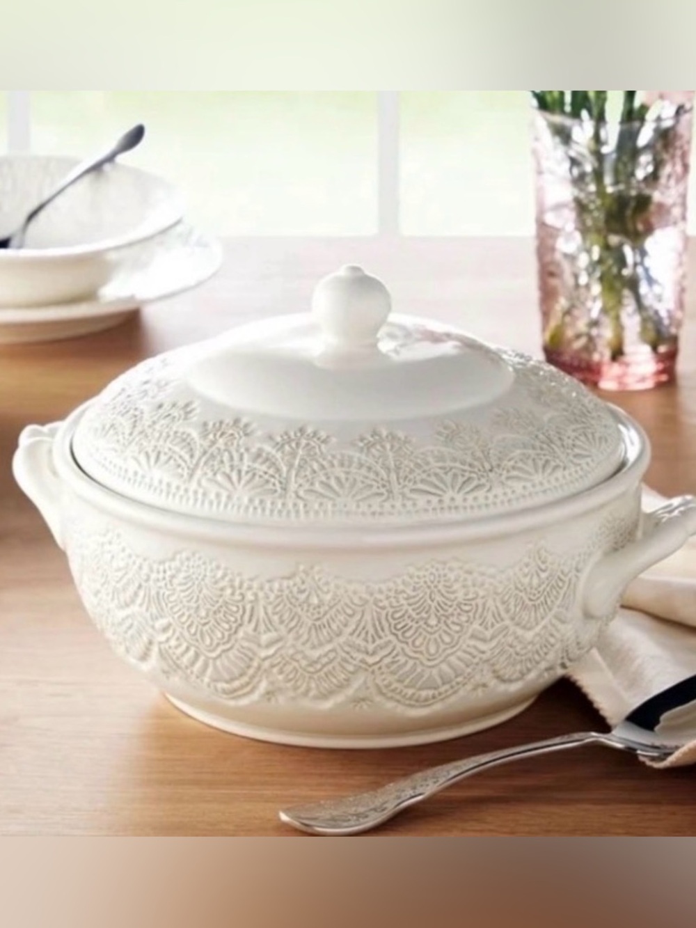 2025 🌺 New Pioneer Woman Vintage Lace Stoneware Serving Bowl/Soup Tureen w/ Top